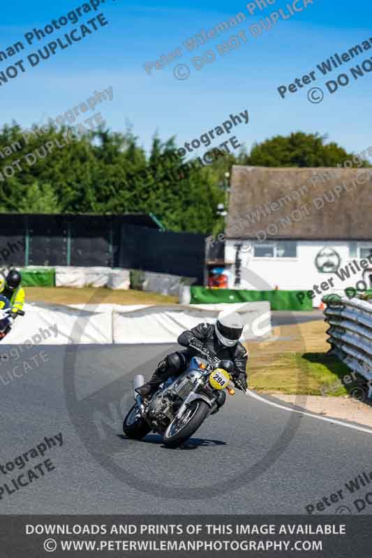 Vintage motorcycle club;eventdigitalimages;mallory park;mallory park trackday photographs;no limits trackdays;peter wileman photography;trackday digital images;trackday photos;vmcc festival 1000 bikes photographs